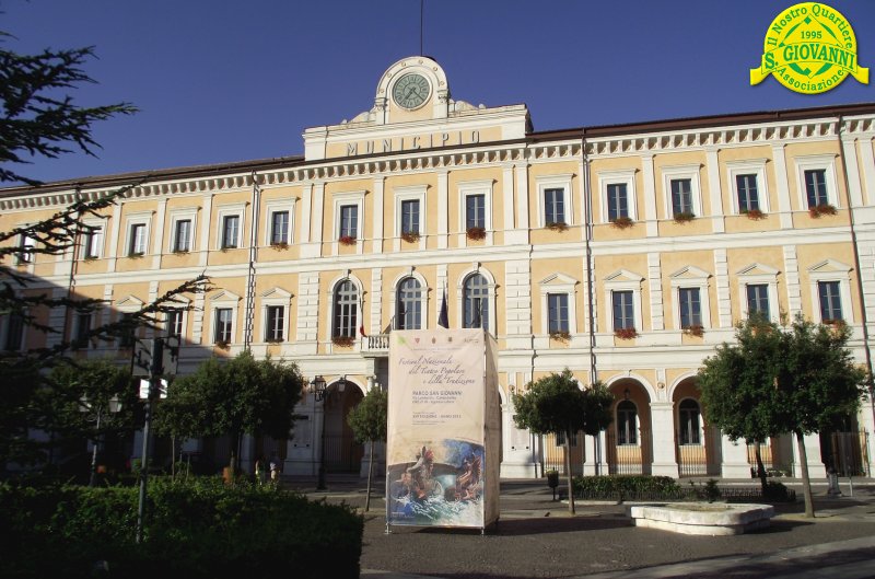 espositore_in_citta